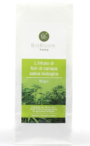 Di mattina su una faccia posti purulenti